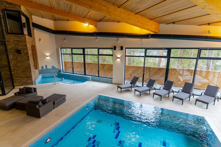 Pool 12 of 34