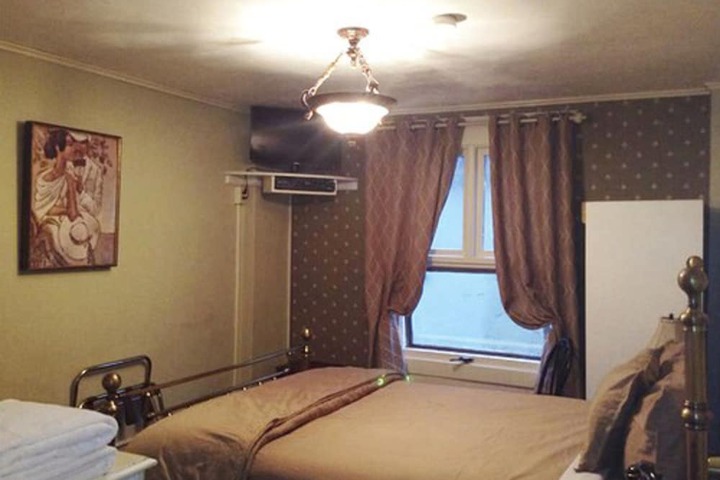 Room 20 of 33