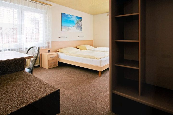 Room 3 of 43