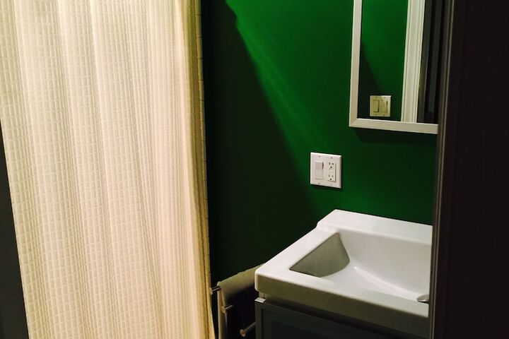 Room 17 of 114