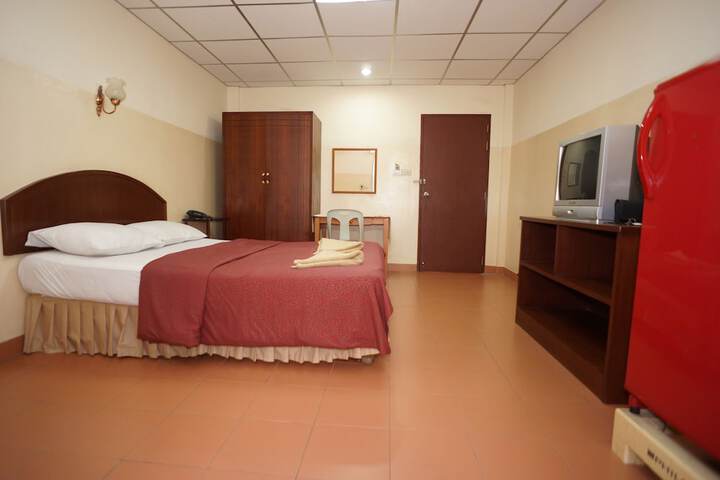 Room 8 of 25