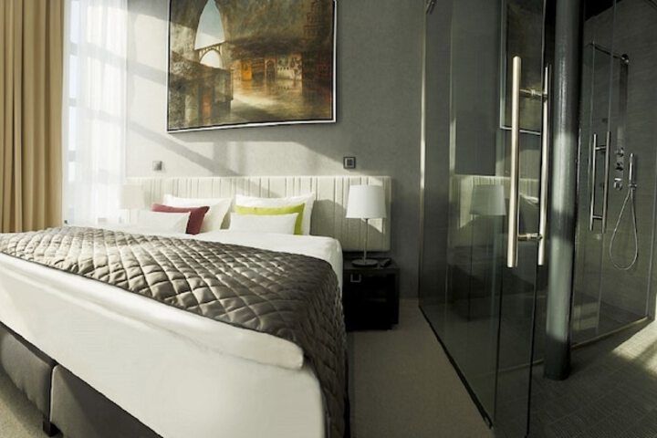 Room 4 of 64