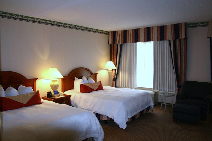 2 Queen Beds (13 of 13)