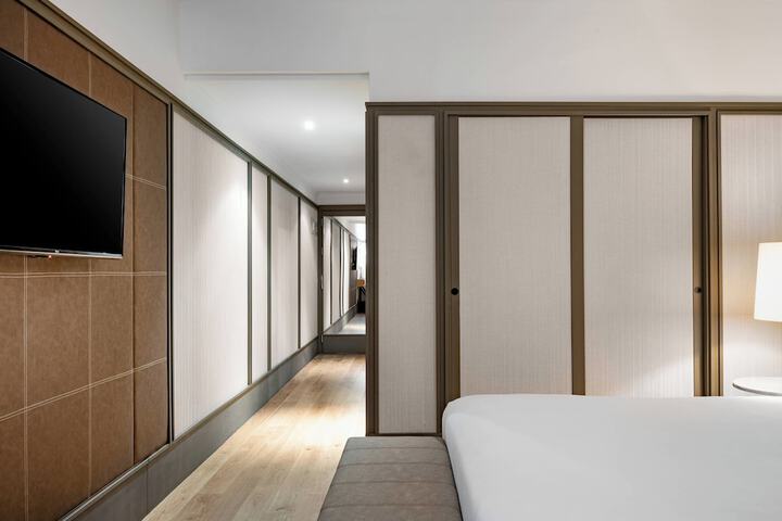 Room 6 of 68