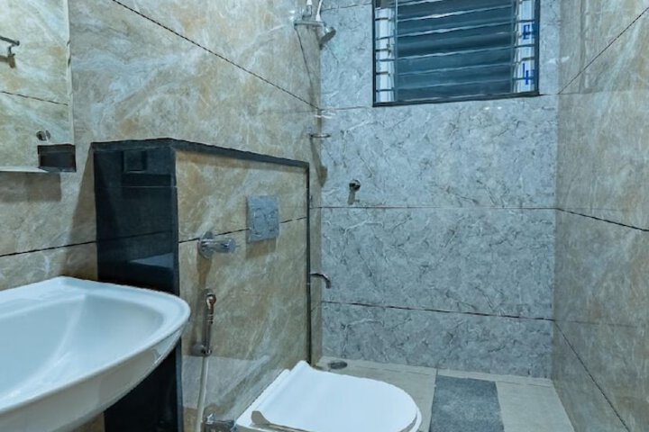 Room 8 of 14