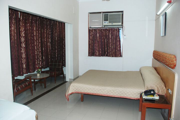 Room 11 of 40