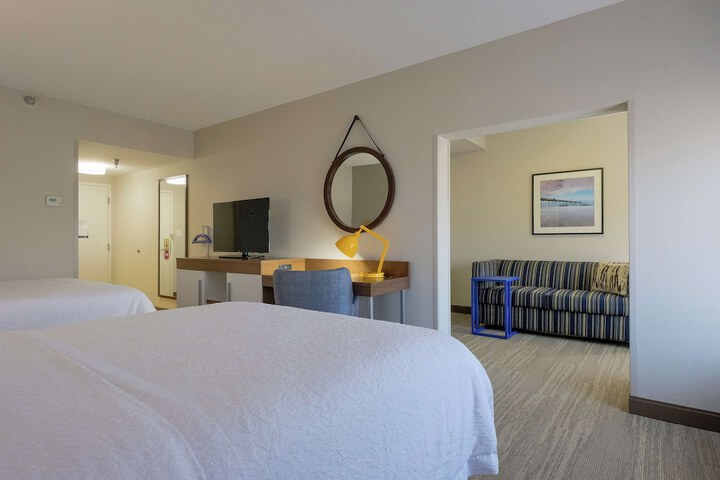 2 Queen Beds (3 of 24)