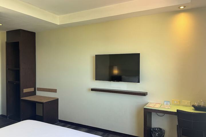 Room 32 of 69