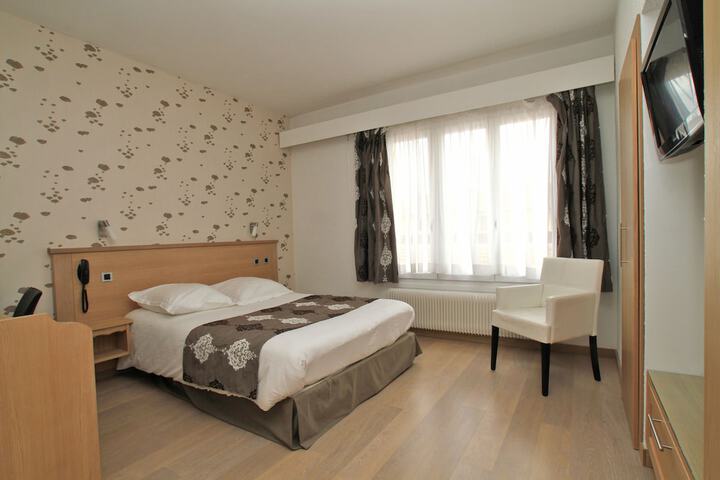 Room 16 of 38