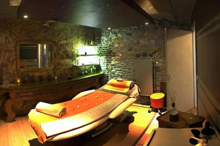 Room 6 of 11