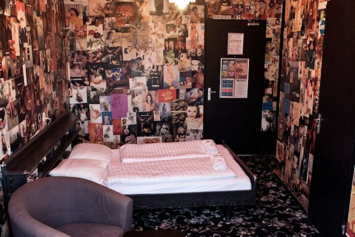 Room 9 of 91
