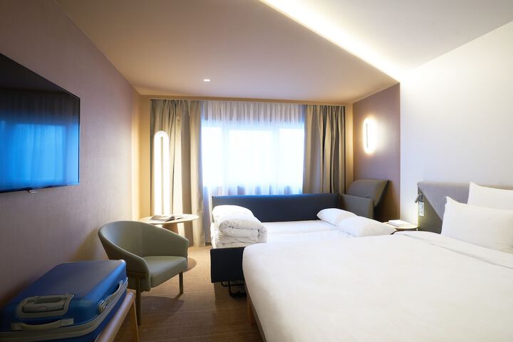 Room 4 of 92