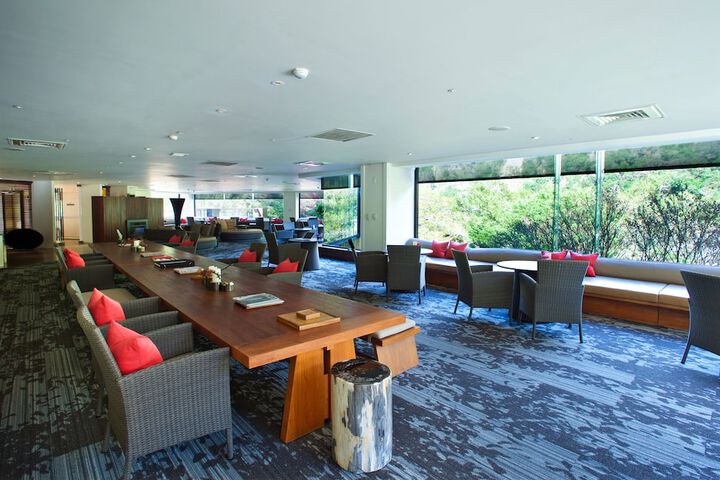 Lounge 72 of 92