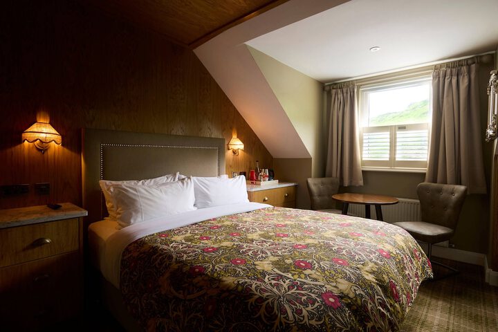 Room 44 of 118