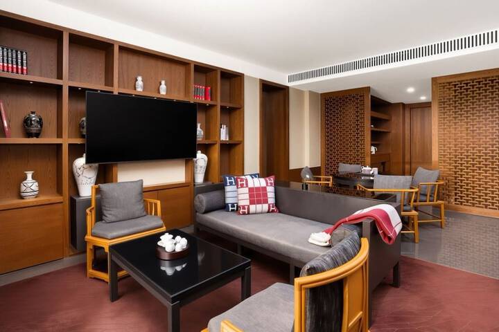Room 35 of 77
