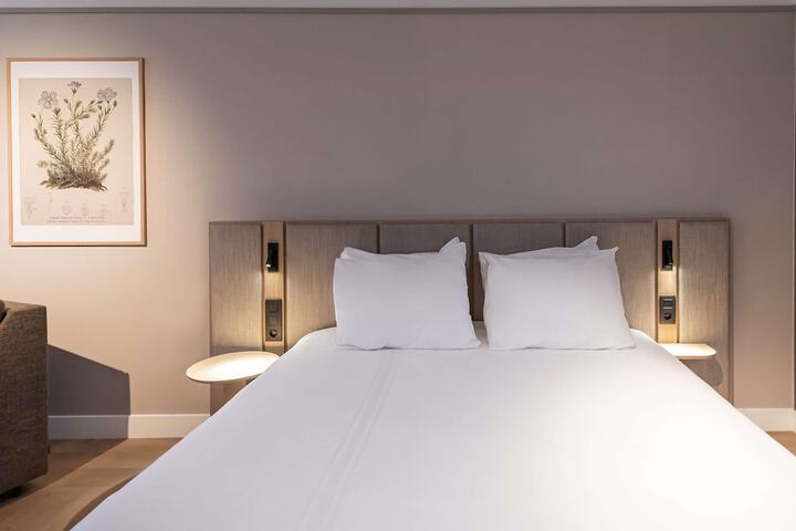 Room 28 of 125