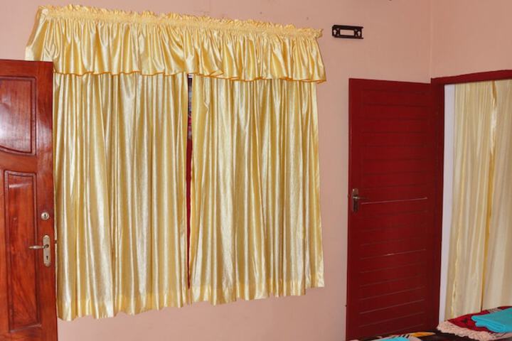 Room 28 of 102