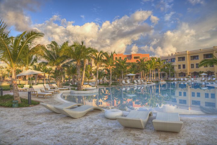Hotel with Pool