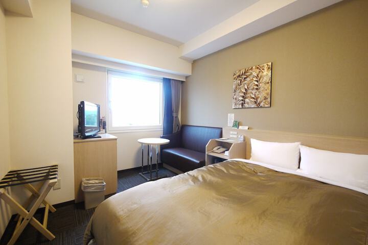 Room 9 of 28