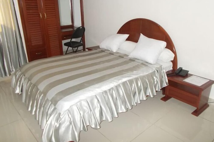 Room 9 of 43
