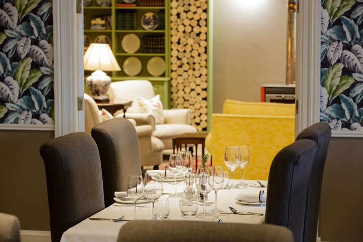 Dining 45 of 82