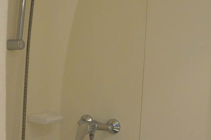 Room 74 of 98