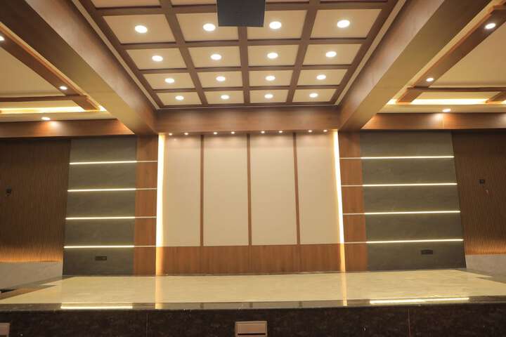 Business Center 101 of 114