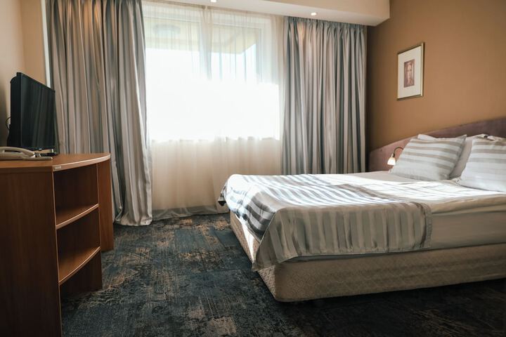 Room 12 of 64
