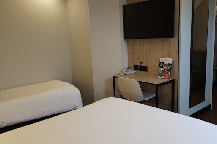 Room 4 of 49