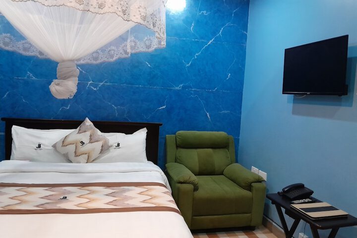 Room 7 of 42