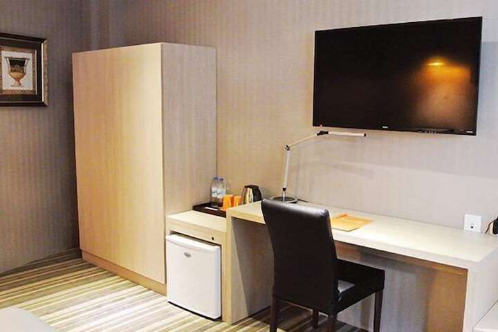Room 26 of 38