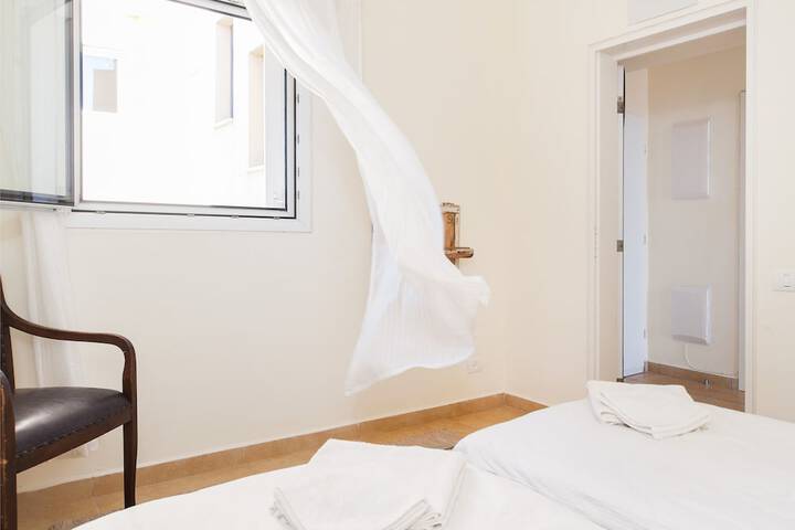 Exterior of Sea N Rent Shimon HaTzadik 6 5
