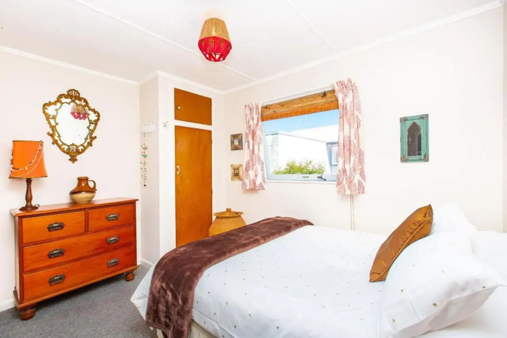 Lorenzen Bay Bungalow Raglan Holiday Home