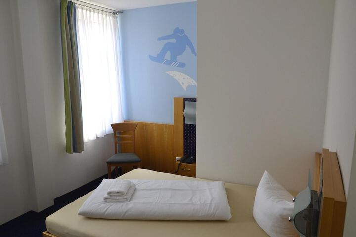 Room 10 of 44