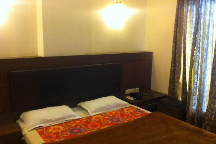 Room 5 of 6