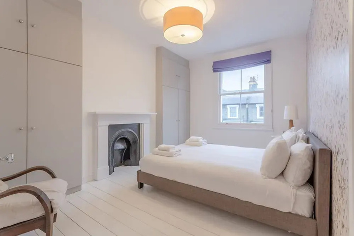 Beautiful 4 Bedroom London Riverside House