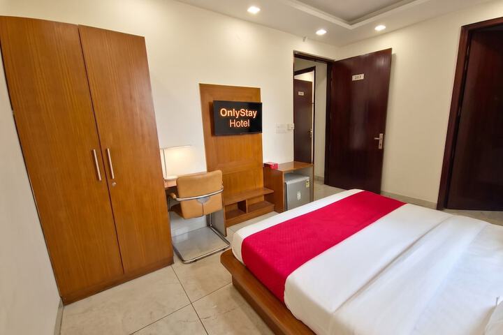 Room 6 of 37