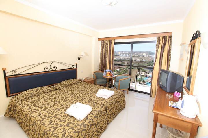 Room 6 of 43