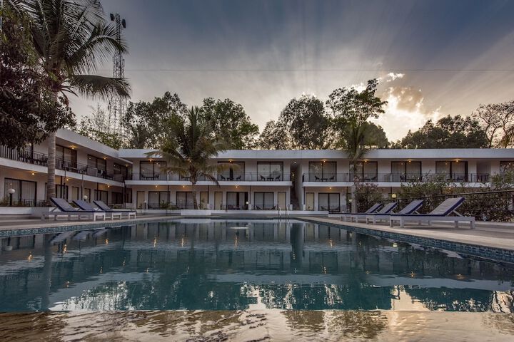 Pool Hotel