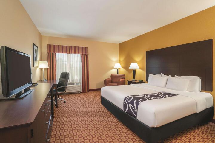 1 King Bed (5 of 20)