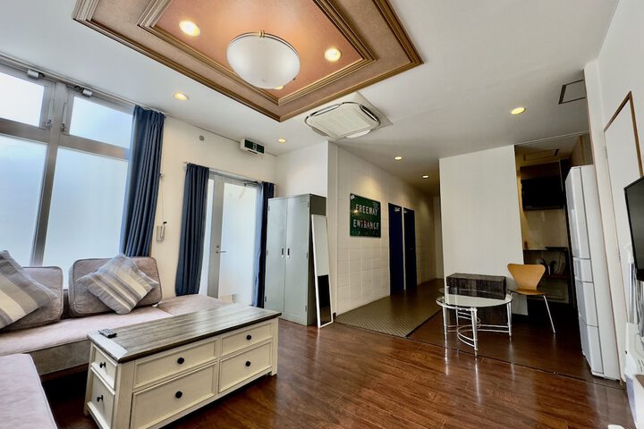 Room 140 of 193