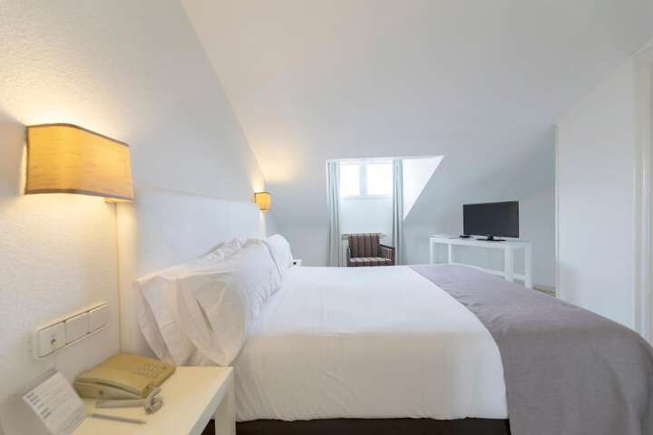 Room 5 of 37