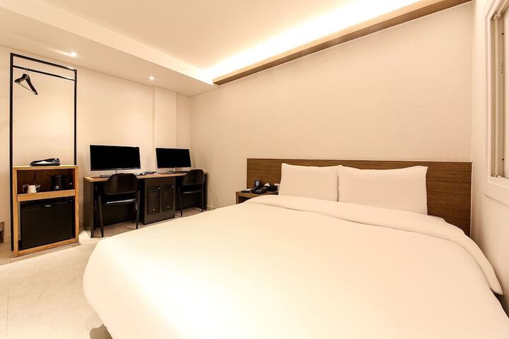 Room 15 of 36