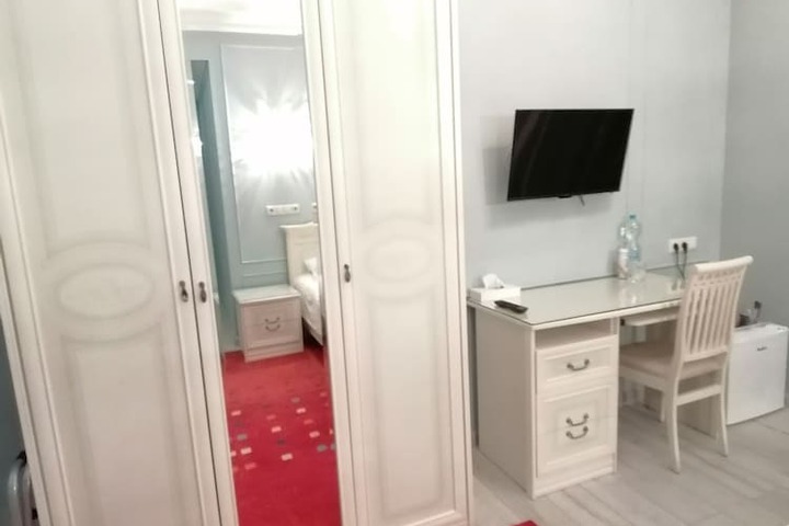 Room 7 of 10