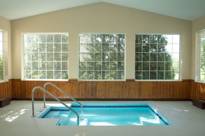 Indoor spa tub
