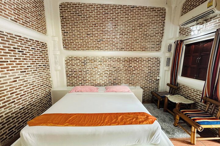 Room 9 of 79