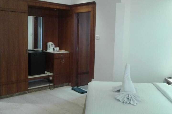 Room 19 of 181