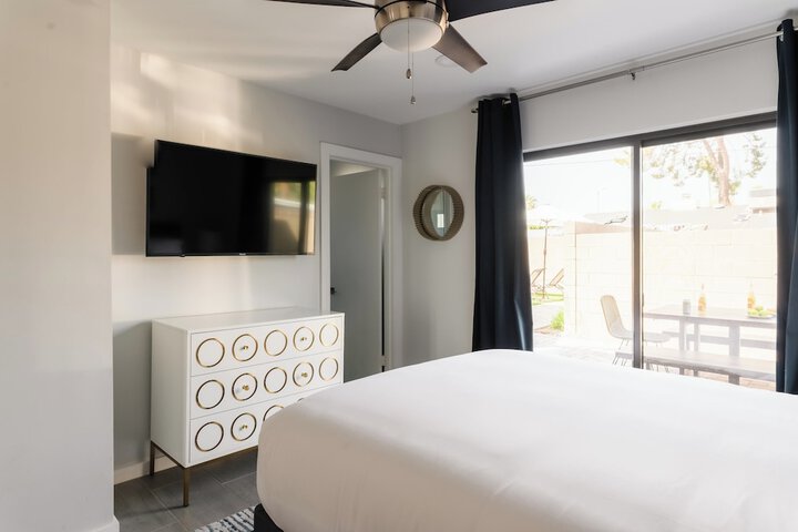 Room 8 of 28