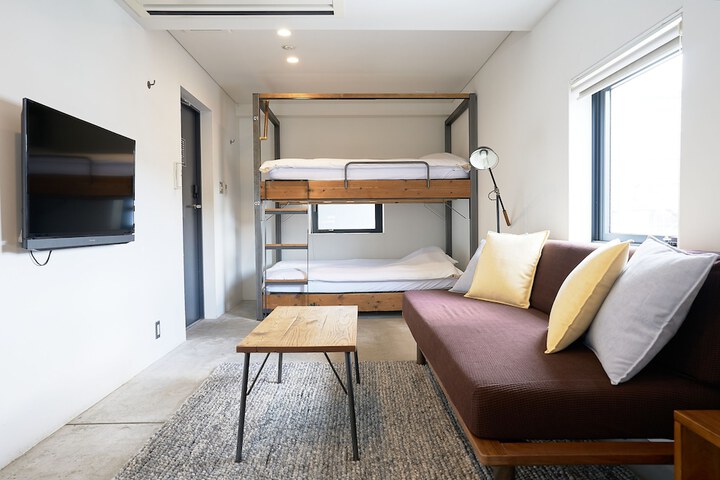Room 21 of 42