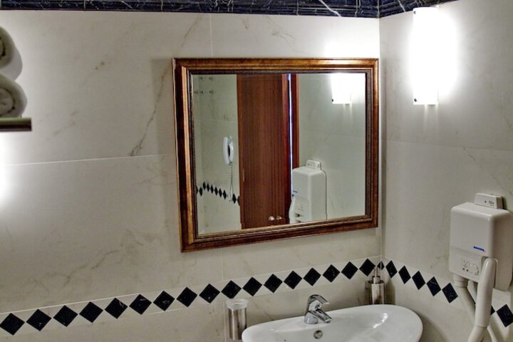Room 25 of 43